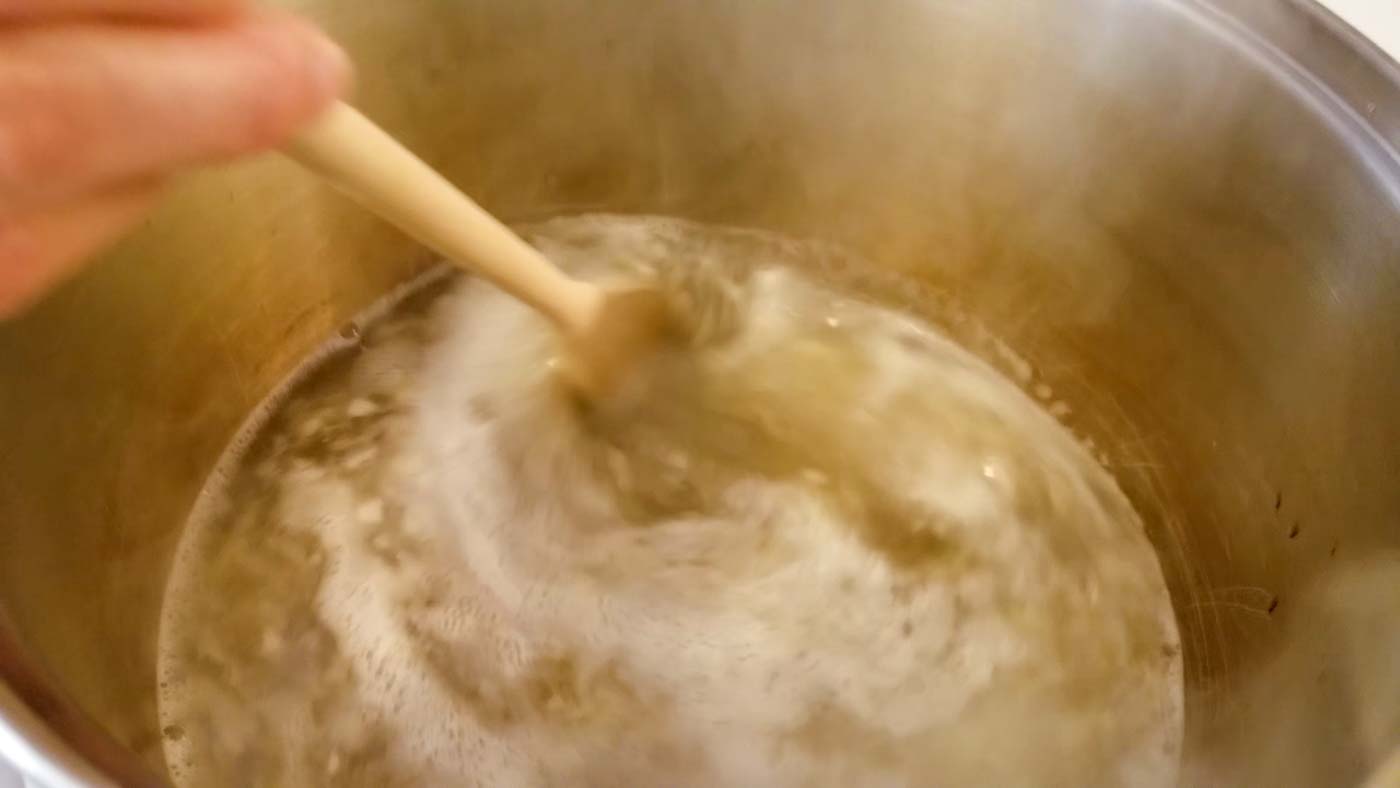 Boiling ginger ale wort syrup for soda